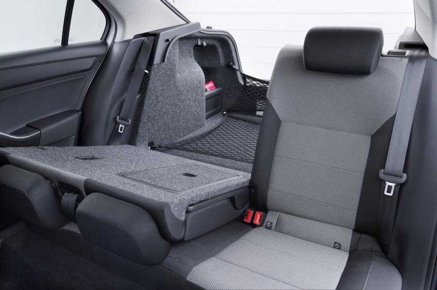  Skoda Rapid 2012 года  (фото 16 из 55)